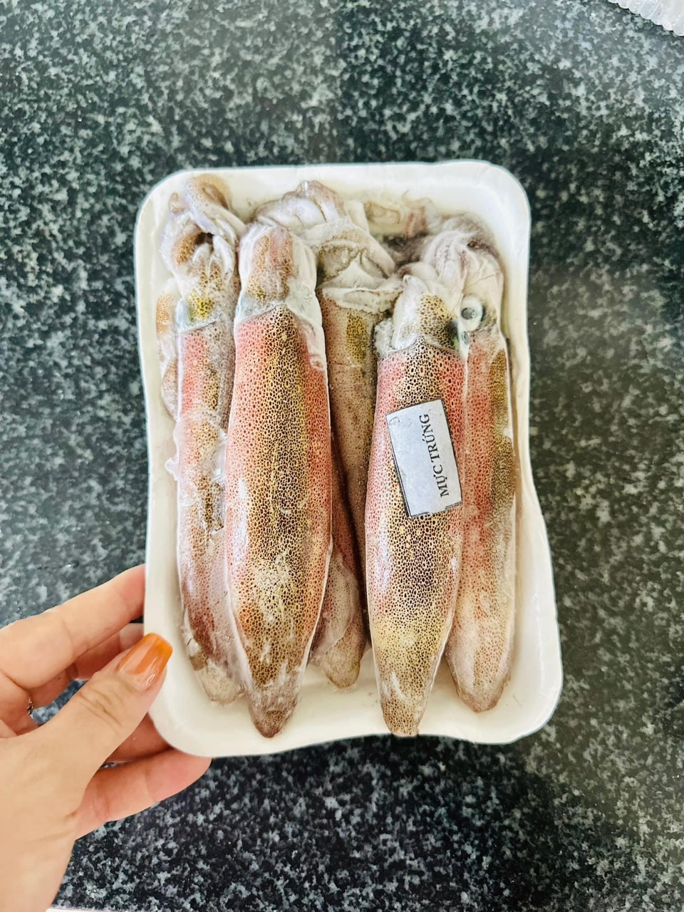 mực trứng cấp đông